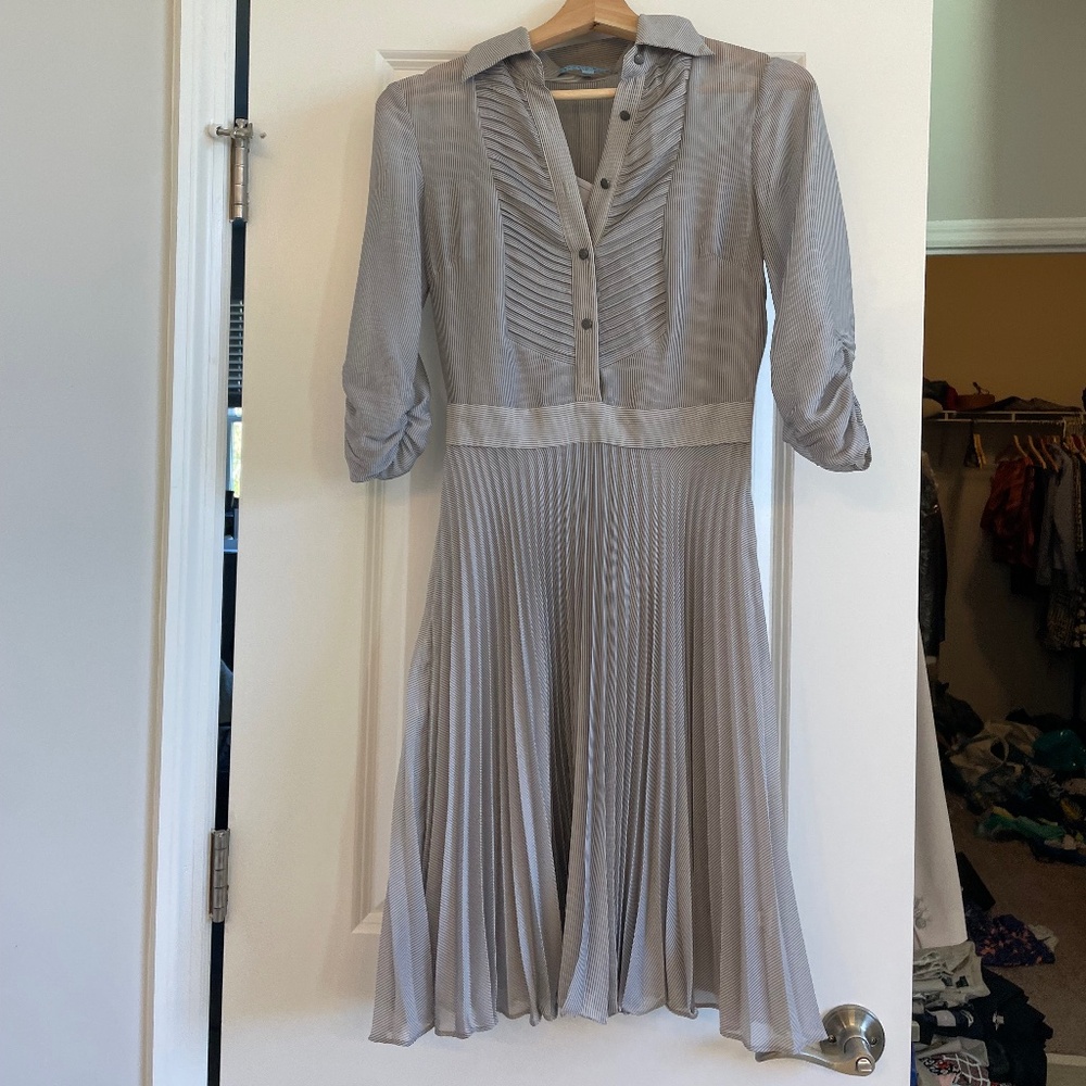 Antonio Melani size 0 pleated pinstripe dress with collar